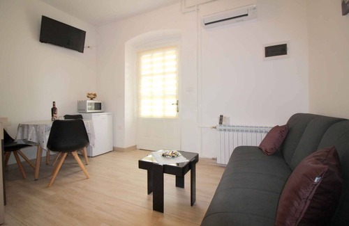 City Center Apartment | Holiday apartment with air conditioning and Internet