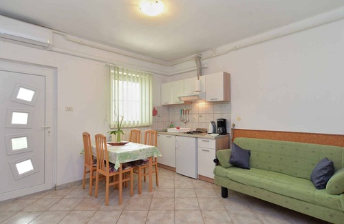 Gregovica Apartment | Holiday apartment with air conditioning
