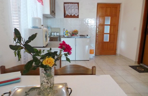 Karlobag Apartment | Holiday apartment with air-conditioning 50 m from the Adriatic Sea