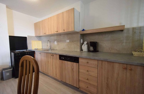 Njivice Apartment | Holiday apartment with terrace and parking
