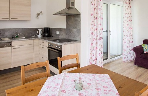Zell Am Moos Apartment | Holiday apartment with meadow view - Familienferienhof Stabauer (4 flowers)