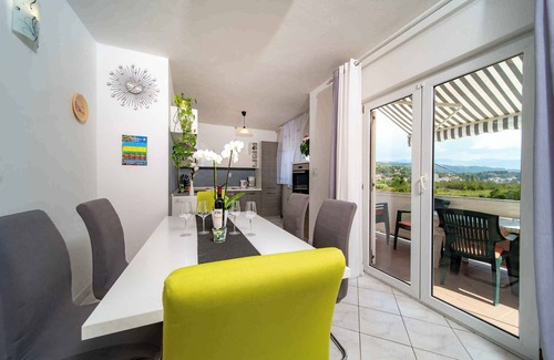 Kampor Apartment | Holiday apartment with pool and garden