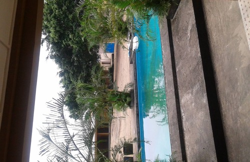 Douala House | Holiday cottage for 4 people in residence with swimming pool