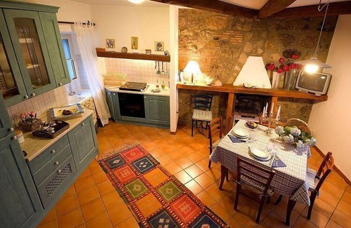 Castel Cellesi House | holiday flat 'Casa Blu' with swimming pool