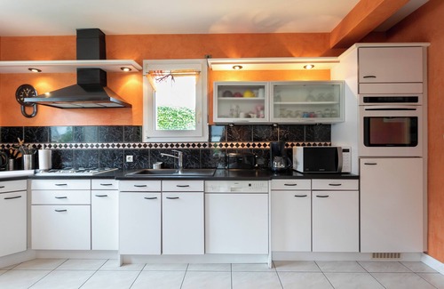 Binic-Etables-sur-Mer House | Holiday Home 'La Petite Palmeraie - Binic' with Private Terrace, Private Garden and Wi-Fi