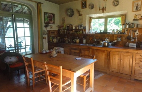 Mauzens-et-Miremont House | Holiday Home 'Grande Maison Au Milieu Des Bois' with Private Terrace, Private Garden and Wi-Fi