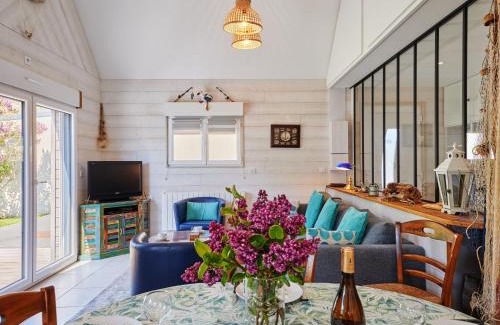 Saint-Laurent-sur-Mer House | Holiday Home Chez Boubou by Interhome