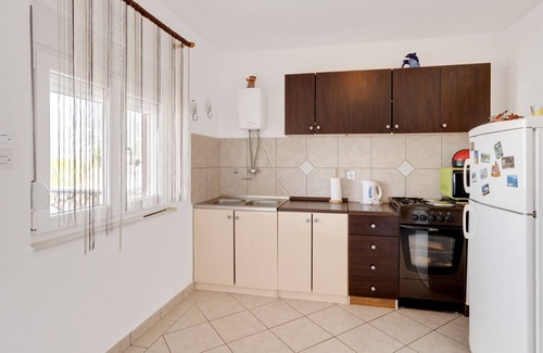 Rovanjska House | Holiday Home in Jasenice near Modrič Cave