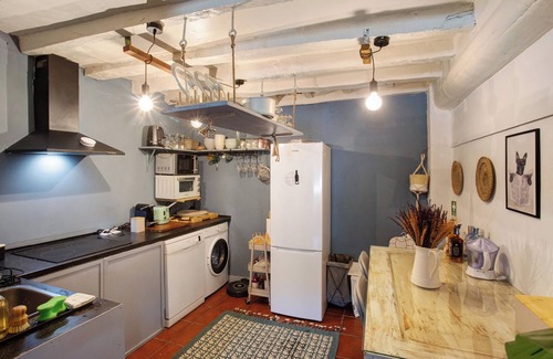 Castanheira de Pera House | Holiday Home 'Casa Das Camélias Tortas' with Mountain View, Private Pool and Wi-Fi