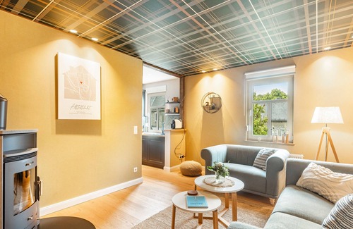 Ortsmitte House | Holiday Home 'Altstadtchalet' with Private Terrace and Wi-Fi
