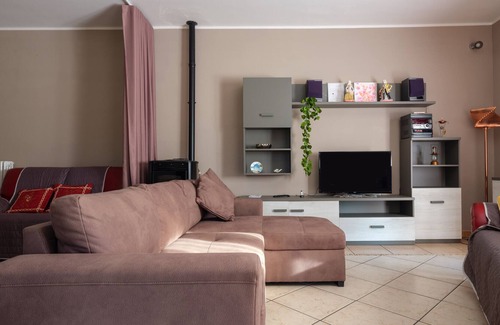 Lizzanello House | Holiday Home 'Angolo Della Natura' with Private Terrace, Wi-Fi and Air Conditioning