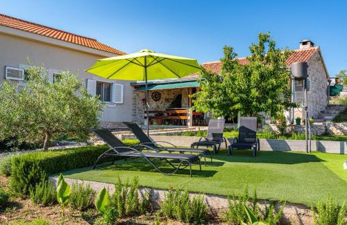 Benkovac House | Holiday home Ante with beautiful private garden
