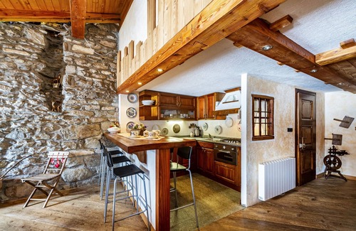 Arpy House | Holiday Home 'Arpy An' with Mountain View, Balcony and Wi-Fi