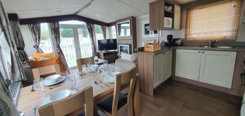 St Leonards-On-Sea House | Holiday Home at Combe Haven, St Leonards, Hastings