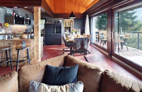 Waldeck House | Holiday Home 'AusZeyt Edersee Für Zwei' with Private Terrace, Garden and Wi-Fi