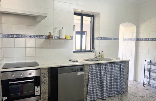 Olhao House | Holiday Home 'Bela Vista Retreat - Lavender' with Sea View, Wi-Fi and Air Conditioning