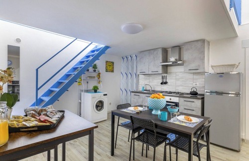 Borgo-Sanzio House | Holiday Home 'Blu Home' with Wi-Fi and Air Conditioning