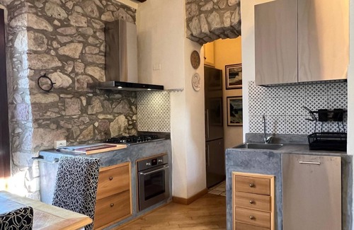 Bosa House | Holiday Home 'Bosa Eye House' with Private Terrace, Wi-Fi and Air Conditioning