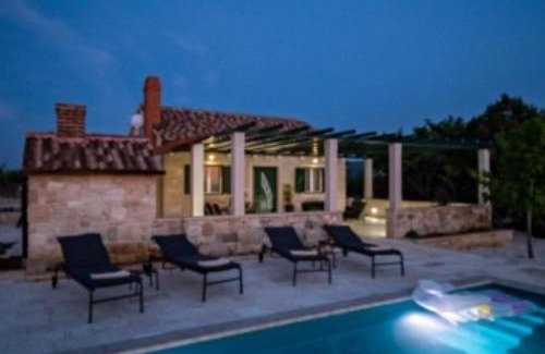 Praznica House | Holiday Home Bračuta