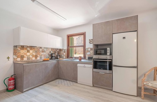 S'alqueria Blanca House | Holiday Home 'Ca Sa Tia Lluisa' with Sea View, Wi-Fi and Air Conditioning