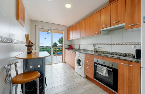 Riudecanyes House | Holiday Home "Can Montclar" with Sea View, Private Pool & Wi-Fi