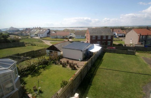 Beadnell House | Holiday Home Capenhurst by Interhome