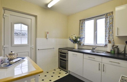 Beadnell House | Holiday Home Capenhurst by Interhome
