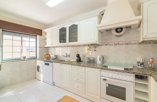 Estombar House | Holiday Home 'Casa Do Sol - Estombar' with Private Garden, Balcony and Wi-Fi