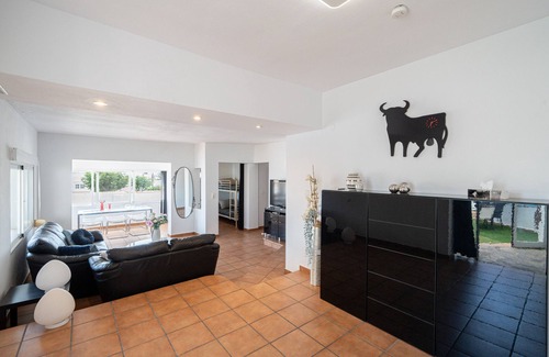 L'Alfas del Pi House | Holiday Home 'Casa Blanca Spaniahome' with Private Pool, Wi-Fi and Air Conditioning