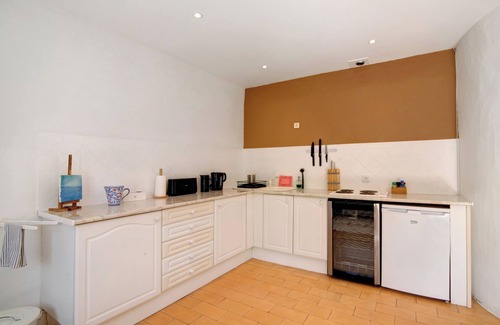 Vale Judeu House | Holiday Home 'Casa Felix Number 2' with Shared Pool, Shared Terrace and Wi-Fi