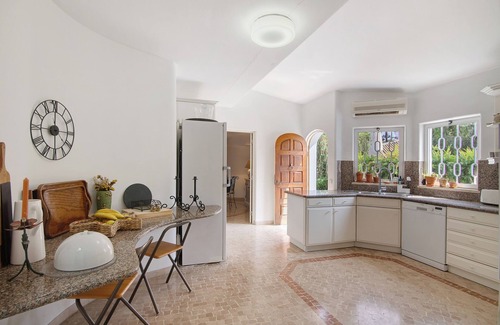 Vilamoura House | Holiday Home 'Casa Isabella' with Private Pool, Wi-Fi and Air Conditioning
