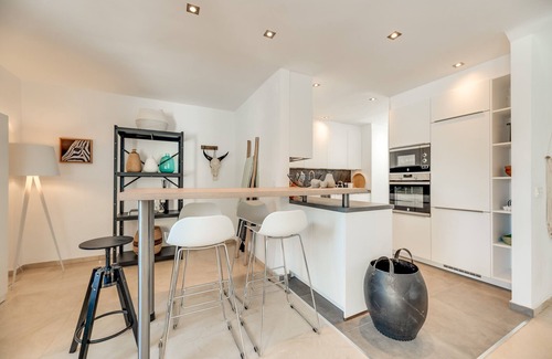 Urbanizacion Costabella House | Holiday Home 'Casa Linda' with Sea View, Wi-Fi and Air Conditioning
