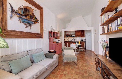 Vila Real Santo Antonio House | Holiday Home 'Casa Do Limoeiro' with Private Garden, Wi-Fi and Air Conditioning