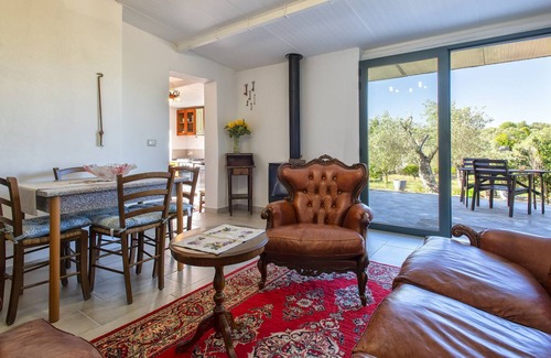 Sassari House | Holiday Home 'Casa Rina' with Private Terrace, Private Garden and Wi-Fi