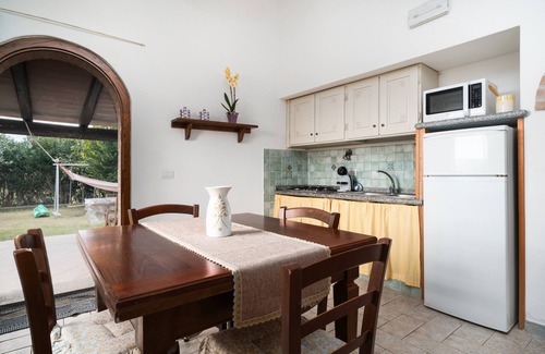 Orosei House | Holiday Home 'Casa Su Barone 2' with Shared Garden, Wi-Fi and Air Conditioning