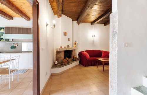 Mergozzo House | Holiday Home 'Casa Vacanze Laghi e Monti' with Mountain View, Private Garden and Wi-Fi