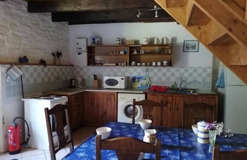 Ploerdut House | Holiday Home 'Cristal - Gîtes De Kerlividic' with Shared Pool, Wi-Fi and Air Conditioning