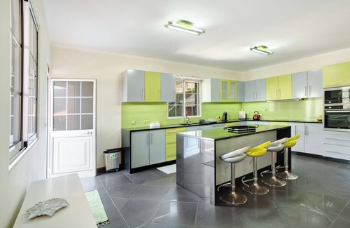 Sao Vicente House | Holiday Home 'Cristina Grand' with Sea View, Private Terrace and Wi-Fi
