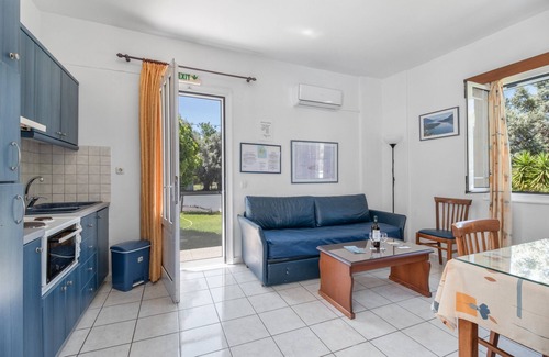 Agios Ioannis House | Holiday Home 'Dioni' with Mountain View, Wi-Fi and Air Conditioning