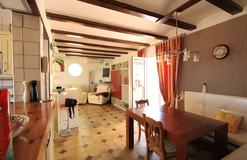 Denia House | Holiday Home 'Elisabet' with Mountain View, Wi-Fi and Air Conditioning