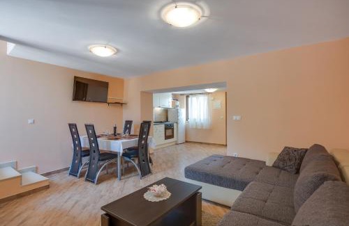 Vabriga House | Holiday Home Ema - Happy Rentals