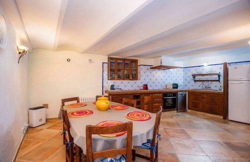Soller House | Holiday Home 'Es Mercat' with Private Terrace, Wi-Fi and Air Conditioning