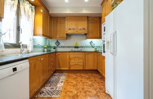 Miami Platja Villa | Holiday home for families with swimming pool, tennis court & many other facilities