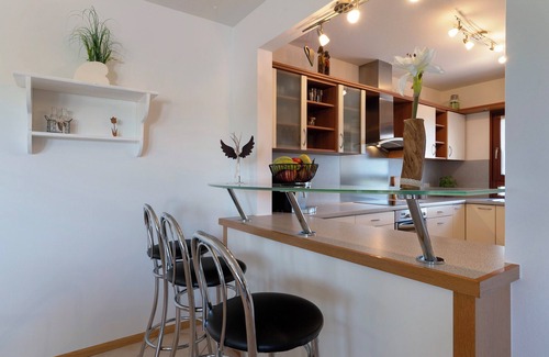 Kehl House | Holiday Home 'Ferienhaus Am Rhein' with Private Terrace, Balcony and Wi-Fi