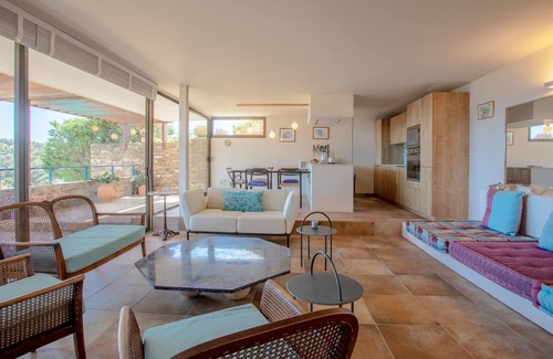 Cap Benat Villa | Holiday Home with Sea View, Private Pool & A/C