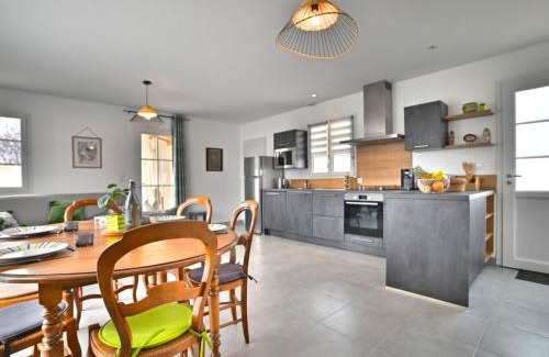 Le Chateau-d'Oleron House | Holiday Home L'Instant Vert by Interhome