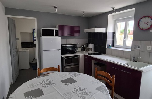 Neuville-de-Poitou House | Holiday Home La Gloriette