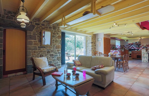 Plouha House | Holiday Home 'Gîte à 3 min en voiture de la plage & 20 min à pied' with Private Terrace