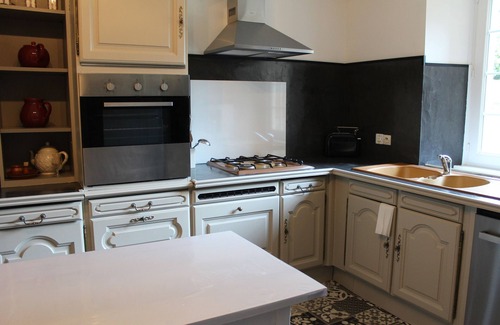 Le Ponthou Villa | Holiday Home 'Gite 12 Pers À 15kms De La Plage' with Private Garden and Wi-Fi