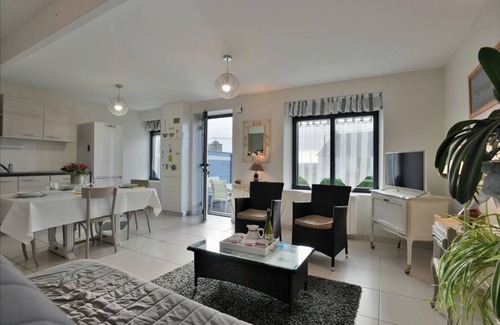 Morieux House | Holiday Home 'Gite 1 L Logis Des Grenouilles' with Private Terrace and Wi-Fi